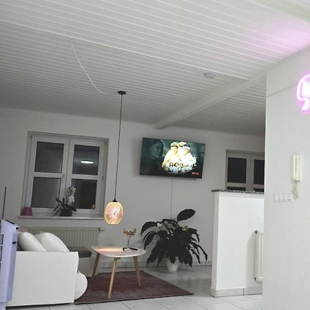 Happy Homes Pink - Up To 5 - Kueche - W-Lan - Netflix - Honig - Badewanne Nidda Exteriör bild