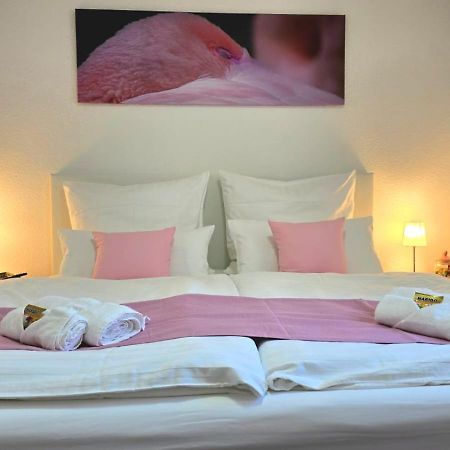 Happy Homes Pink - Up To 5 - Kueche - W-Lan - Netflix - Honig - Badewanne Nidda Exteriör bild