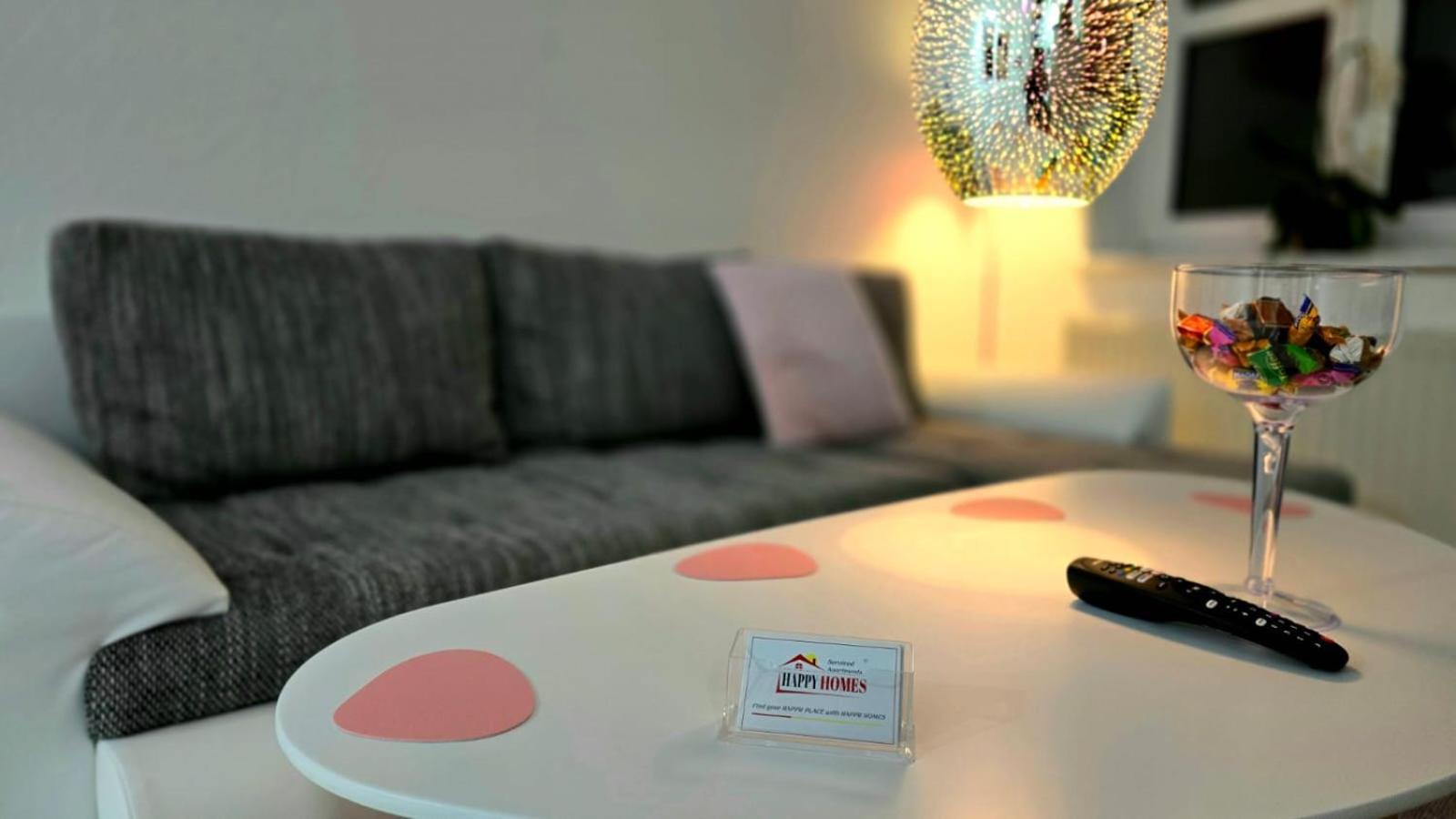 Happy Homes Pink - Up To 5 - Kueche - W-Lan - Netflix - Honig - Badewanne Nidda Exteriör bild