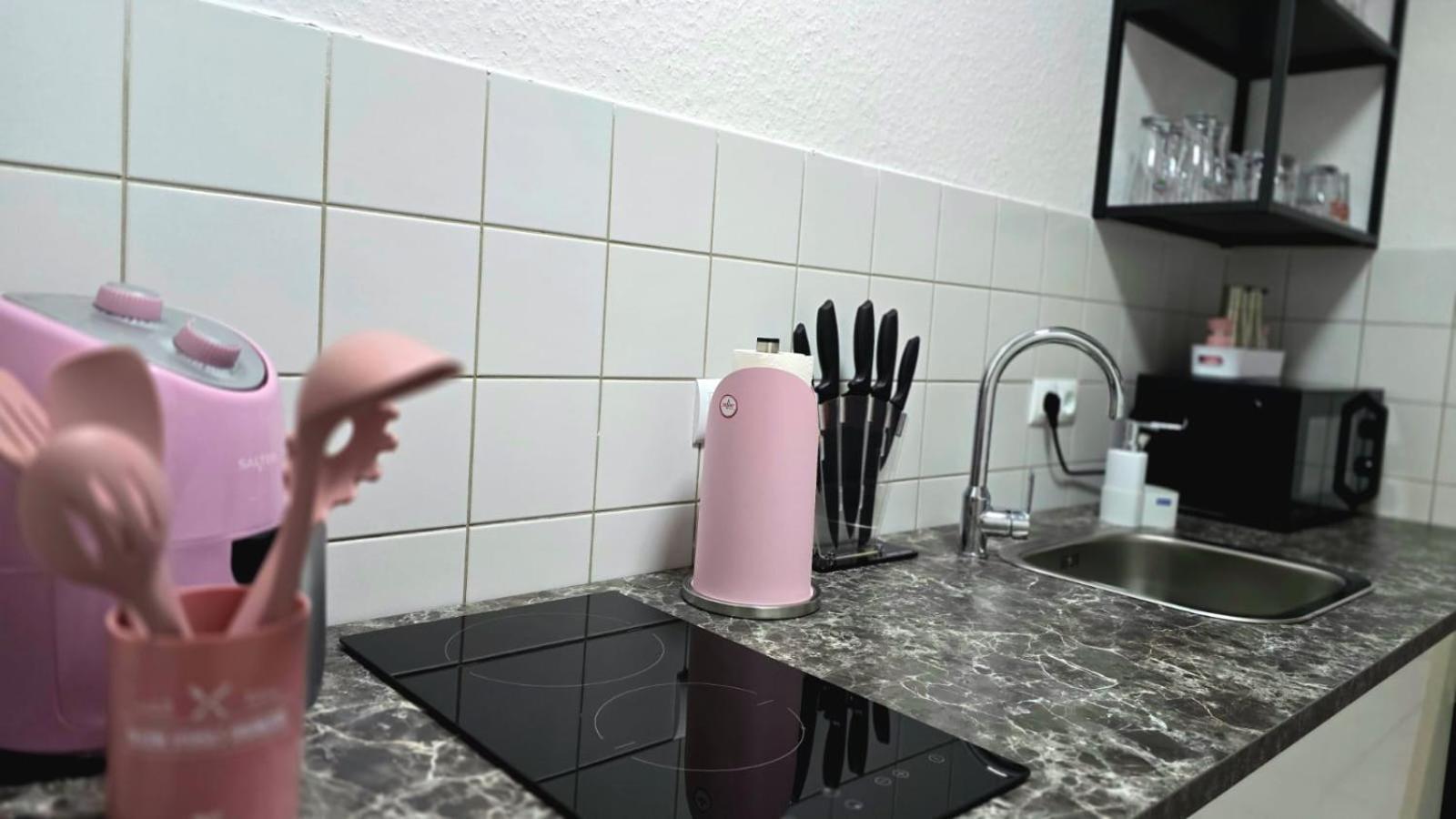 Happy Homes Pink - Up To 5 - Kueche - W-Lan - Netflix - Honig - Badewanne Nidda Exteriör bild