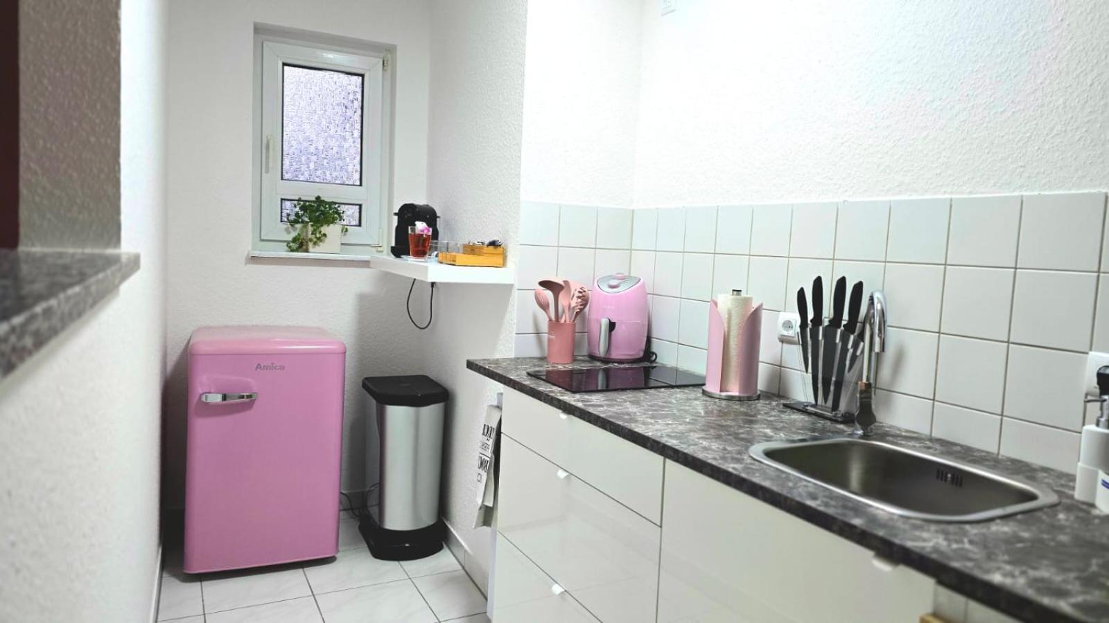 Happy Homes Pink - Up To 5 - Kueche - W-Lan - Netflix - Honig - Badewanne Nidda Exteriör bild
