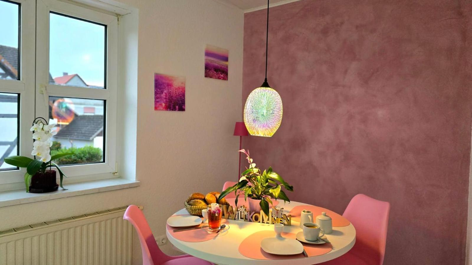 Happy Homes Pink - Up To 5 - Kueche - W-Lan - Netflix - Honig - Badewanne Nidda Exteriör bild