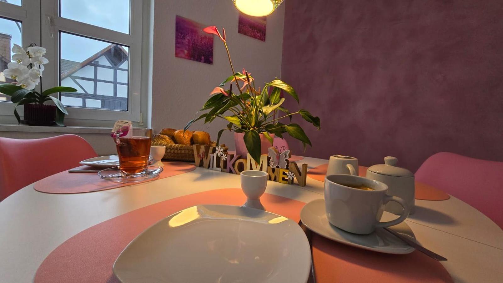 Happy Homes Pink - Up To 5 - Kueche - W-Lan - Netflix - Honig - Badewanne Nidda Exteriör bild
