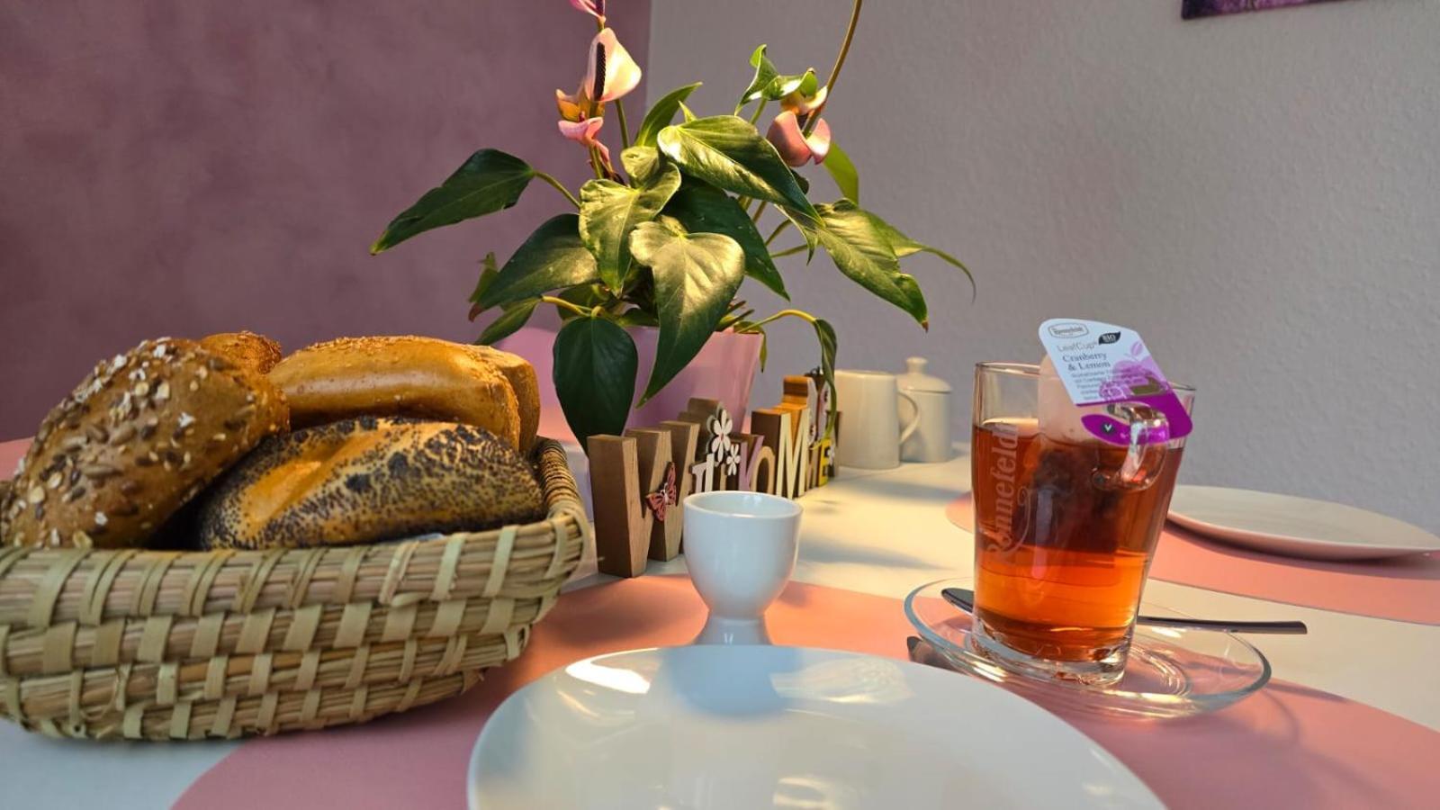 Happy Homes Pink - Up To 5 - Kueche - W-Lan - Netflix - Honig - Badewanne Nidda Exteriör bild