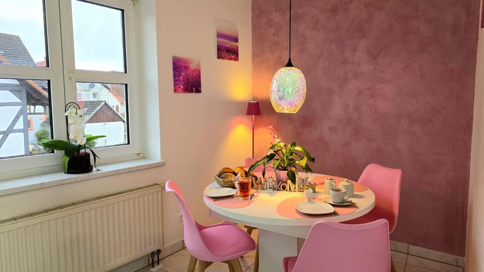 Happy Homes Pink - Up To 5 - Kueche - W-Lan - Netflix - Honig - Badewanne Nidda Exteriör bild