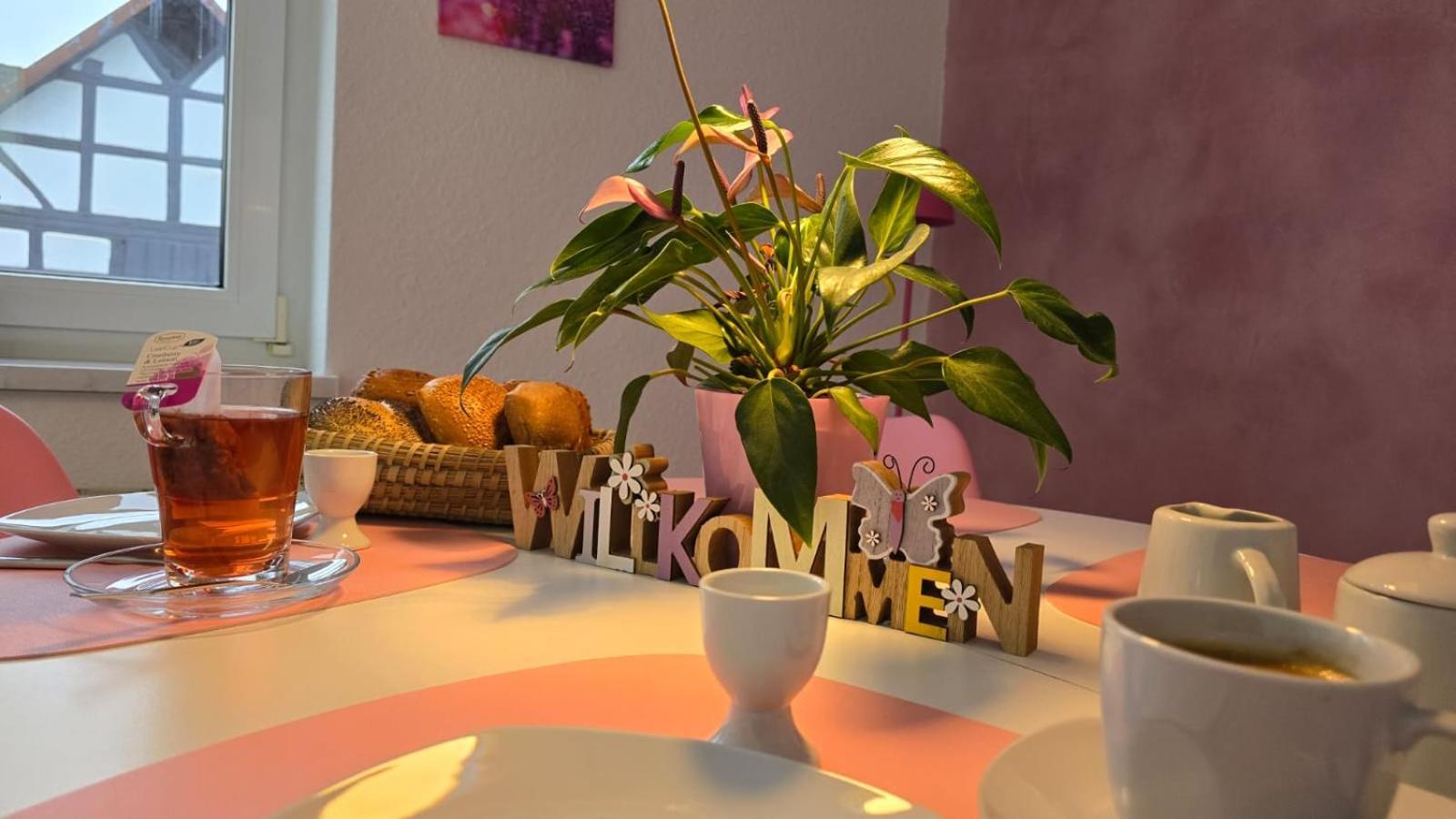 Happy Homes Pink - Up To 5 - Kueche - W-Lan - Netflix - Honig - Badewanne Nidda Exteriör bild