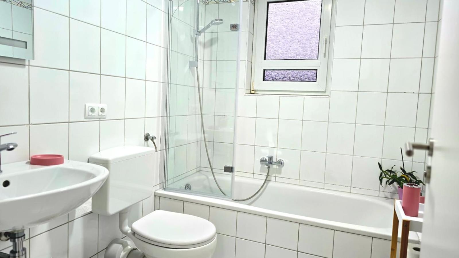 Happy Homes Pink - Up To 5 - Kueche - W-Lan - Netflix - Honig - Badewanne Nidda Exteriör bild